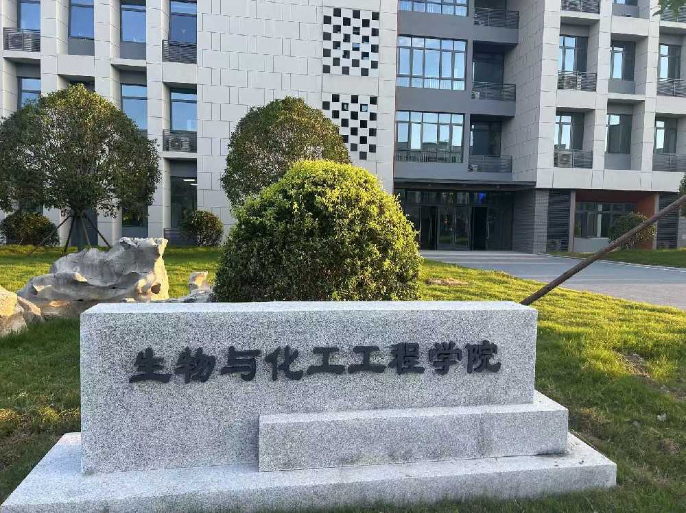 万载县扬州职业大学体育场高杆灯项目
